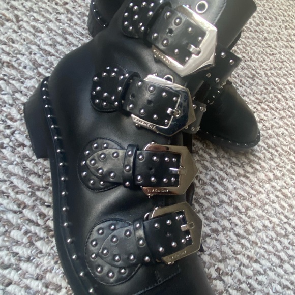 GIVENCHY Elegant studded leather ankle boots - Picture 6 of 9